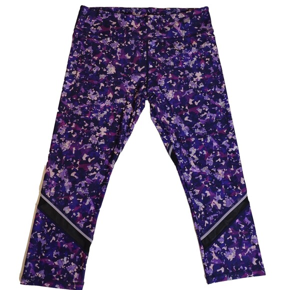 Fabletics Debbie Reflective Capri Leggings Medium Purple Camo Gym Yoga Pilates - Picture 2 of 16